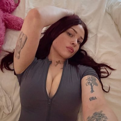 skarlet453's profile picture. inbox me on telegram to make fun 🤩 https://t.co/2cIwkaO9LB