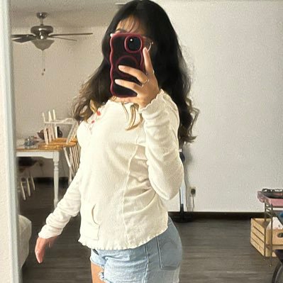 yasminehdz's profile picture. 🌳🌳🌳🌳