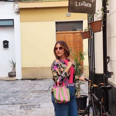 maitesevigadita's profile picture. De Sevilla a Cádiz y de Cádiz a Sevilla pasando por Huelva..casi ná..
Sólo me arrodillo ante Dios.