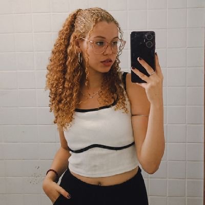 letzx003's profile picture. Uma jovem adulta historiadora, universitária e que sofre pelo Sport...