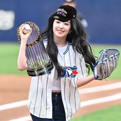 renefestival's profile picture. waiting for bjh2 💫 fan artist