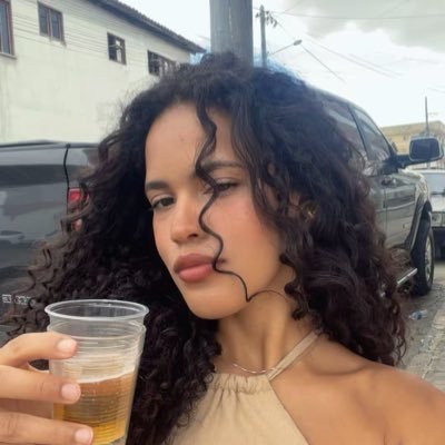 Daangerous_Girl's profile picture. nem puta, nem santa...sigo tentando ser paladina da moral. mayanne is my soulmate. 2025 e mayanne continua sendo minha soulmate!