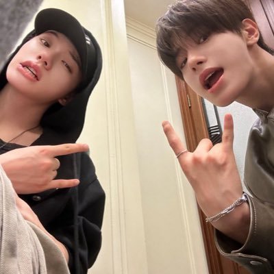 luevirr's profile picture. i heavily fw cye — 🎼 5teen ◝(ᵔᗜᵔ)◜ . . . . . . . . . . . . ⟢ i also love cookies & gun games !! 🗣️🗣️