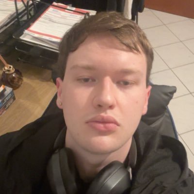 Bielspz's profile picture. I will never be myself | História - UFSC @imeanwhocaresz