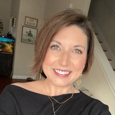 liv_partyof4's profile picture. 