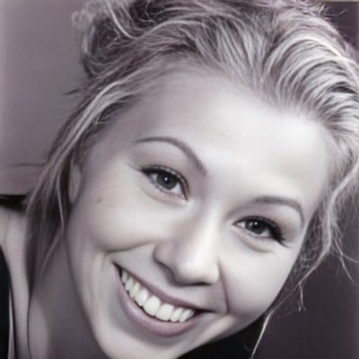 Lindaulvaeus00's profile picture. Carrying a little bit of ABBA’s melody 🎶 | Daughter of Agnetha Fältskog (ABBA) 💫 Singer • Writer | Lover of music, film & storytelling 🎭🎶