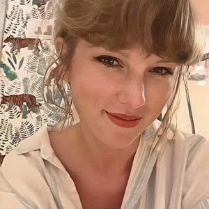 archeronrhys's profile picture. swiftie since 2012; the eras 26/11 (sp n3)