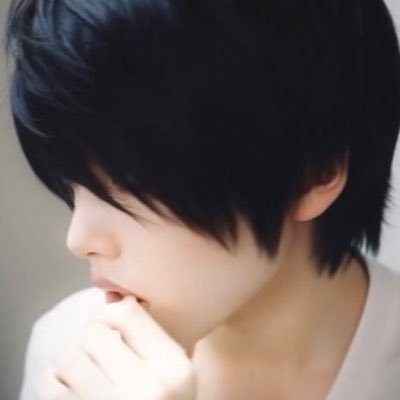 log_0jp's profile picture. 東京藝大で美術の博士課程に在籍。集英社小学館の絵画講師の経験など、仕事の経歴や詳細はホームページ → https://t.co/VT584N3r9T