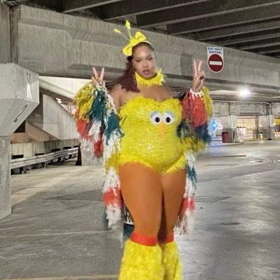 honeymoneyweed's profile picture. A whole lot of of pretty, crazy, and carefree energy ♈️ y’all trying to see my feet? 🦶🏽#stingypoos