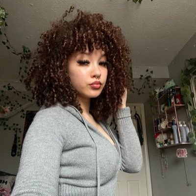 Crybabytatii's profile picture. 23 || my light bright self ♥︎