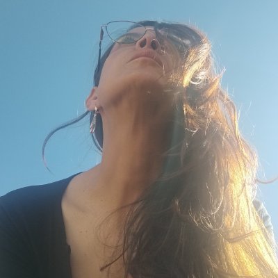dianamarangom's profile picture. «Quería volver a ser niña, porque las rodillas raspadas se curan más rápido que los corazones partidos».
Clarice Lispector