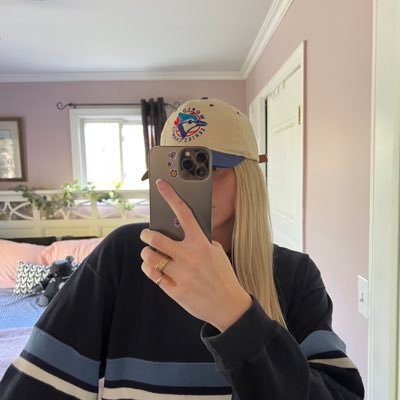 kailyungblutt's profile picture. a retired cheerleader that's 100% going back