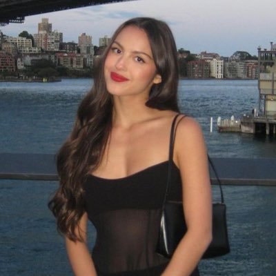 midnightslacy's profile picture. got what you can't resist ⟡ pop music enthusiast