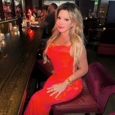 jimmcsxman's profile picture. Passionate about travel and photography, she frequently shares her landscape photos on social media. In addition, she has a strong interest in reading, writing,