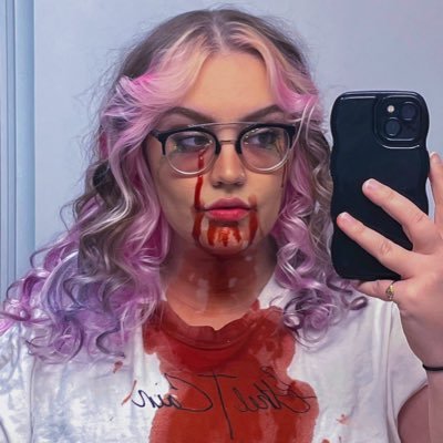 edibles_rex's profile picture. she/they • 29 • is butterbean okay?