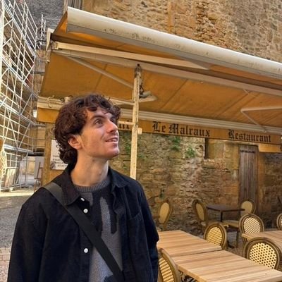 Navelvn's profile picture. Twitch tous les lundi à 22h30 !! 
🐣