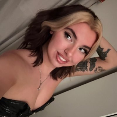 upmyallie's profile picture. natural born loser • learning folk catholic and woodlands enjoyer • 🏴󠁧󠁢󠁥󠁮󠁧󠁿