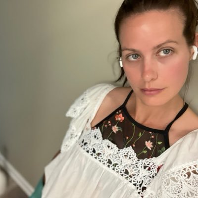 melizzabelle's profile picture. ((( 🌑 )))