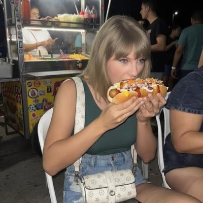 aisha_aomibello's profile picture. Swiftie 🧡 | NULB 🐶| Naomob🩸| 🍒 | C1 |🇨🇳🇧🇬🇯🇵🇺🇸| sophomore🔰✈️🛥️