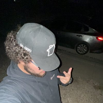 VeeIsLive's profile picture. 25                                                             https://t.co/54UlcIJQ6e