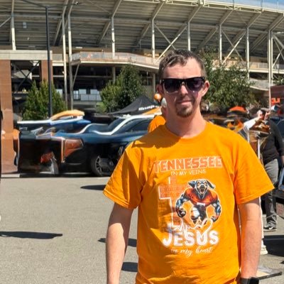 Jadenhenard1985's profile picture. Tennesee vols loves the beach @Vol_Football