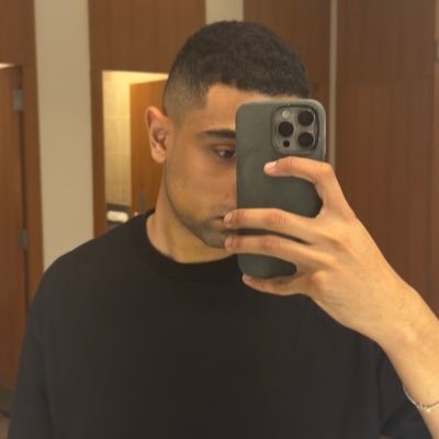 aritmiabattito's profile picture. nella mia anima ho il plenilunio di Rennala, ma nel cuore ho il secondo death stranding