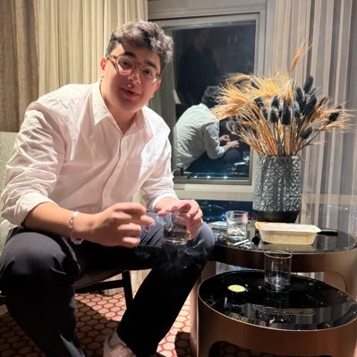 yungsemih's profile picture. eskı bır vatansever / hedonıst musluman / ısmaıl kartal sahıscısı / profesyonel kredı kartı kullanıcısı / borsa ıstanbul magduru / non-pro iphone enjoyer