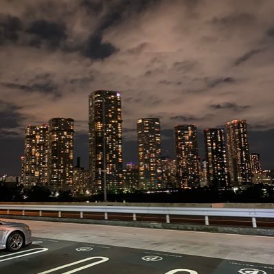 Letusgiveitatry's profile picture. 31文字じゃとても足りない 上手く自分の意見を、感情を詰め込められる人を尊敬します 人生はパロディ　#tanka #ポエム