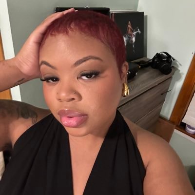 brearechale's profile picture. 👩🏽‍❤️‍💋‍👩🏽