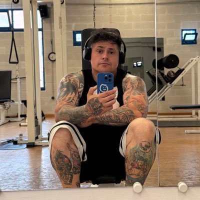 tbelc's profile picture. Cabronazo de nacimiento, hablador por naturaleza...  - TU VERSIÓN DE MAÑANA DEBERÍA PODER VENCER A TU VERSIÓN DE HOY. • Nakama