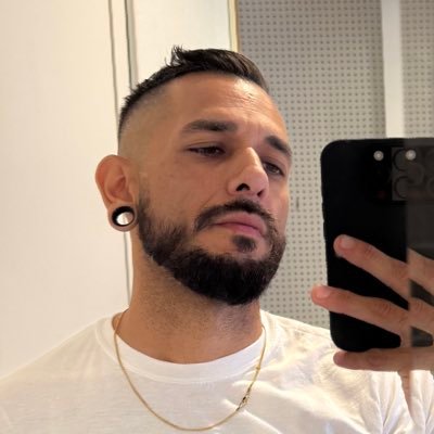 leocortezx's profile picture. just for fun :)