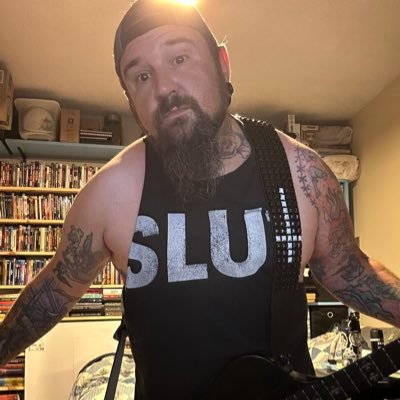 markitzero138's profile picture. just a dude. “i am the one without a soul, I’m the one with this big fucking hole.”