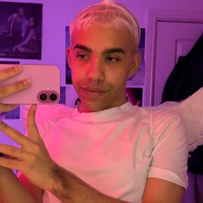 DI0RBRATZ's profile picture. Louis Vuitton barf bag