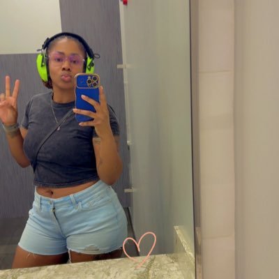 _locgodess's profile picture. ITBae👩🏽‍💻 RIP Mom💔 Mrs. 💍