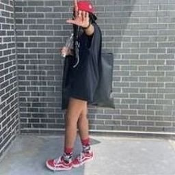 Etwoovee60290's profile picture. 