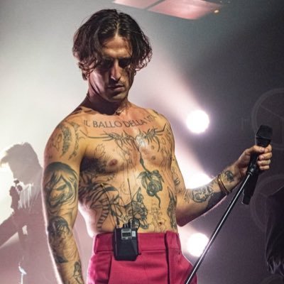 blooddowry's profile picture. My fire is starved of oxygen — a flicker in the howling wind. Beware the night is closing in. Don’t stop eating my heart out @LustrousSin. |RP21+|FAKE|NSFW|