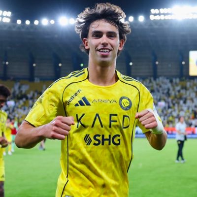 AlalmiK's profile picture. ي راحلين عن الحياة وساكنين بأضلعي, هل تسمعون توجّعي و توجّع الدنيا معي ؟ أخي : سامحني حين أذرف دموعي وهي تؤلمك في قبرك ف حنيني لروحك الطاهرة يوجعني دائمًا