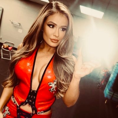 SeductiveIcon's profile picture. going from a woman who no one believed in to the smokeshow proves that scarlett bordeaux can not only hang, but that she belongs. the entire package all in one.