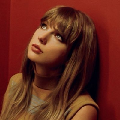 sweettaugust's profile picture. but we were dancing with our hands tied ✧