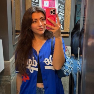 veelovies's profile picture. IG: veelovies