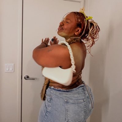 joyceinblu's profile picture. 🫧~ she/they 26