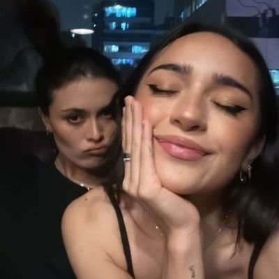 cachemoor's profile picture. discúlpame por no confesarte a tiempo a qué nivel le temo al amor - 𝗠 | cyp |