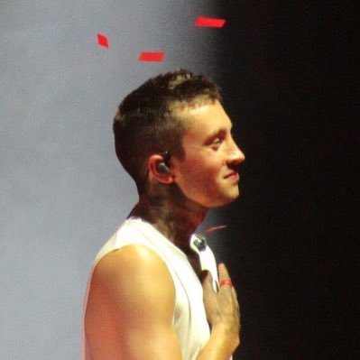 eightdaystr8's profile picture. ᵎ!ᵎ 𝕥𝕙𝕠𝕦𝕘𝕙 𝕚 𝕒𝕞 𝕓𝕣𝕦𝕚𝕤𝕖𝕕, 𝕗𝕒𝕔𝕖 𝕠𝕗 𝕔𝕠𝕟𝕥𝕦𝕤𝕚𝕠𝕟𝕤ᵎ!ᵎ