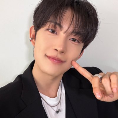 geonwxn's profile picture. — always for #김건우