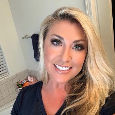 Bernardo426533's profile picture. follow back