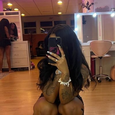 Alissawalson102's profile picture. 