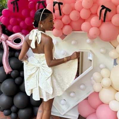 _tatinana's profile picture. RIP MOMMY • What Happens on Earth Stays on Earth 🌍