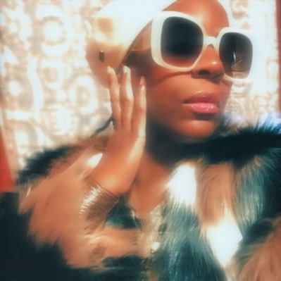 YOUNGSELIMA's profile picture. WINTER is Coming🌬️🎤Songwriter, MC/Singer 🐝Young Warriors Publishing 🎙📓✍ Killabee👑🎤