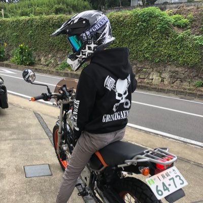 tricker_390duke's profile picture. 🏍️元バイク垢、🎧BiSH🎤アイナ・ジ・エンド🎸SCANDAL🤘洋ROCK🥁邦ROCK🍜主食はラーメン💿元CD屋🏢現社畜☕️カフェイン中毒 🚙GRコペン🟦🟧V・ファーレン長崎⚽️🟥😈マンチェスターユナイテッド🎧サッカー垢→@ngs_fantasista