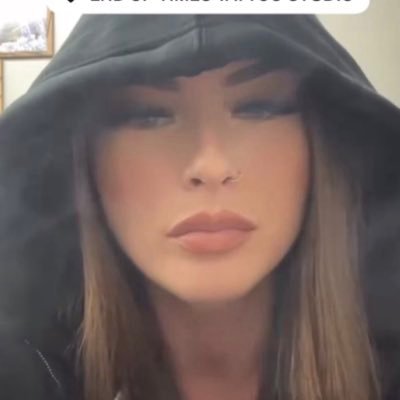 itsbooozy's profile picture. 